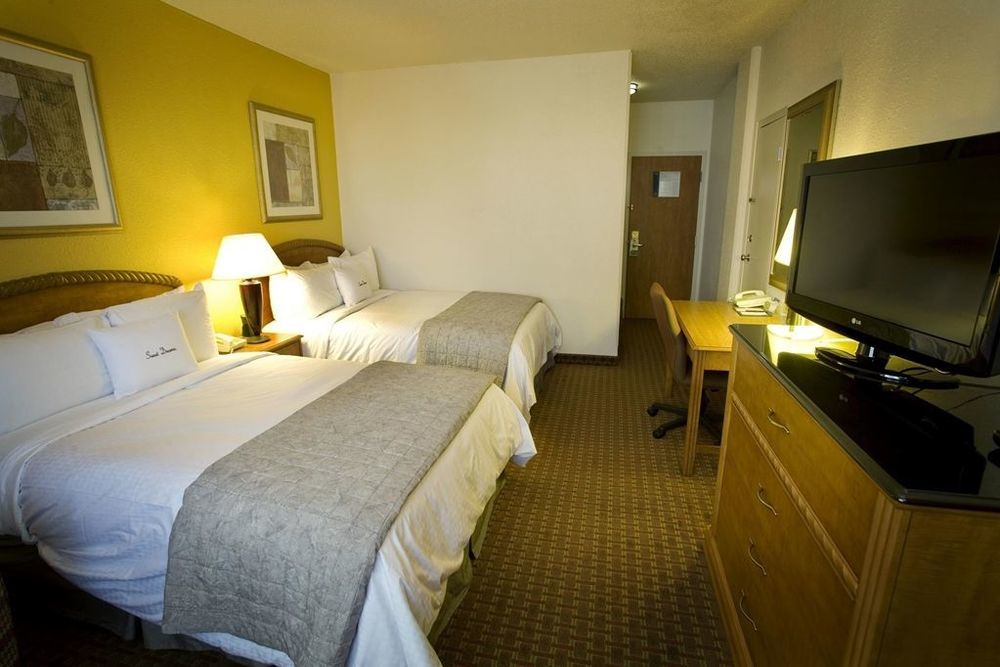 Doubletree By Hilton Milwaukee Downtown Ξενοδοχείο Δωμάτιο φωτογραφία