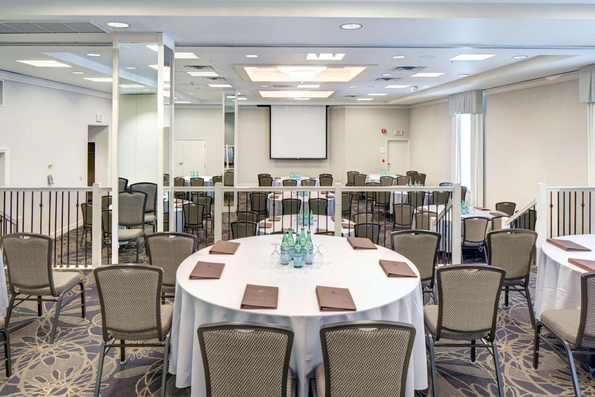Doubletree By Hilton Milwaukee Downtown Ξενοδοχείο Εξωτερικό φωτογραφία