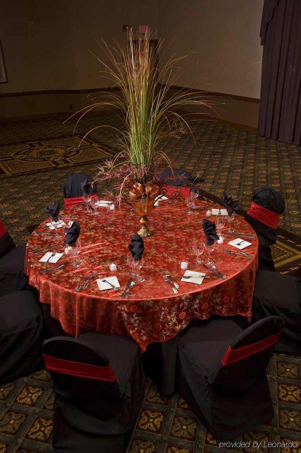 Doubletree By Hilton Milwaukee Downtown Ξενοδοχείο Εστιατόριο φωτογραφία